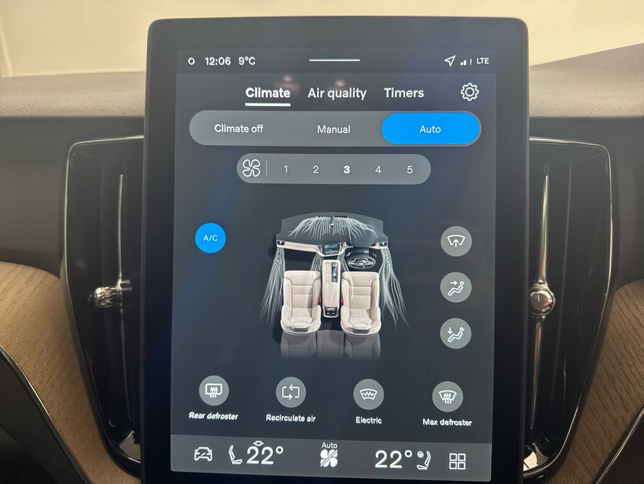 2026 Volvo XC60 - image 18