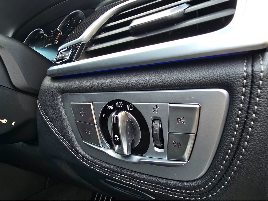 2018 BMW 7 Series - image 19