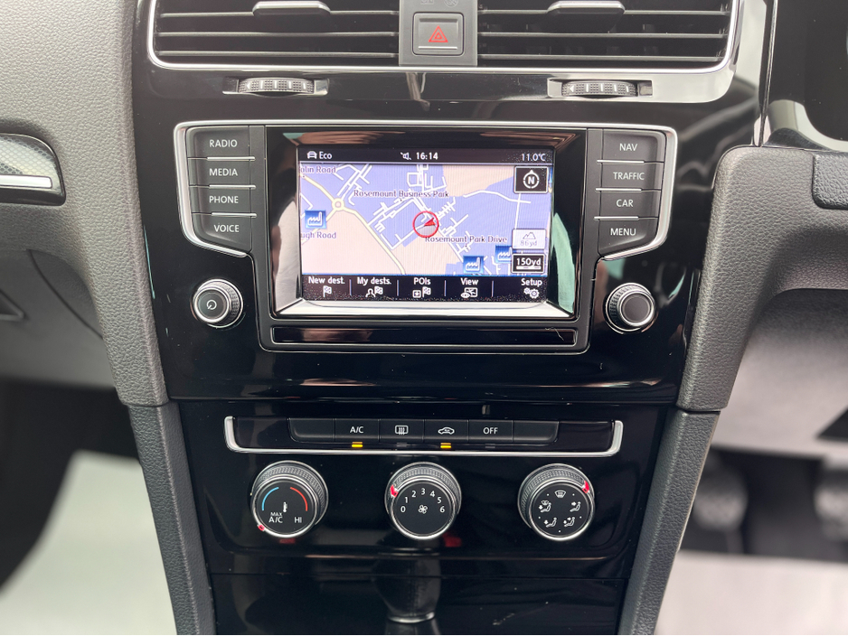 2013 Volkswagen Golf - image 15