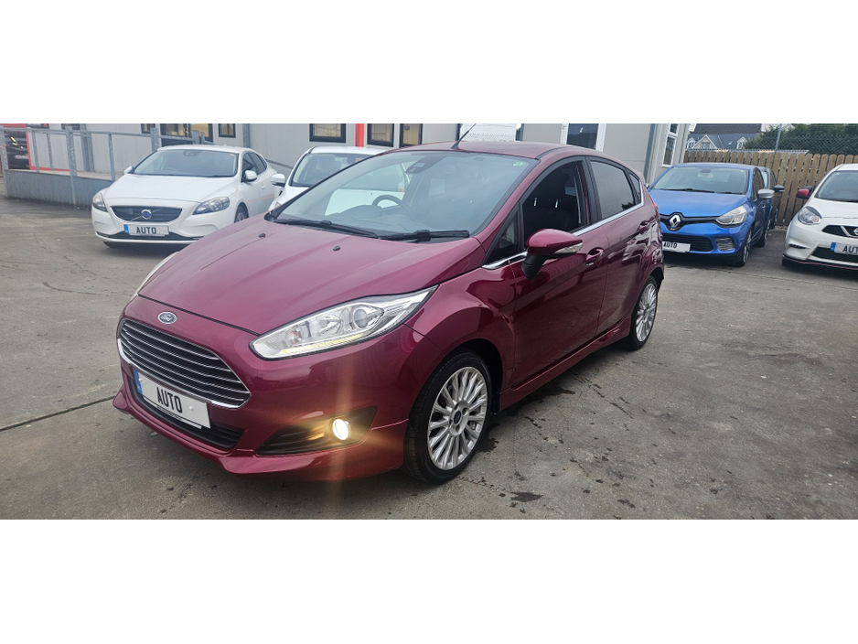 2015 Ford Fiesta - image 2