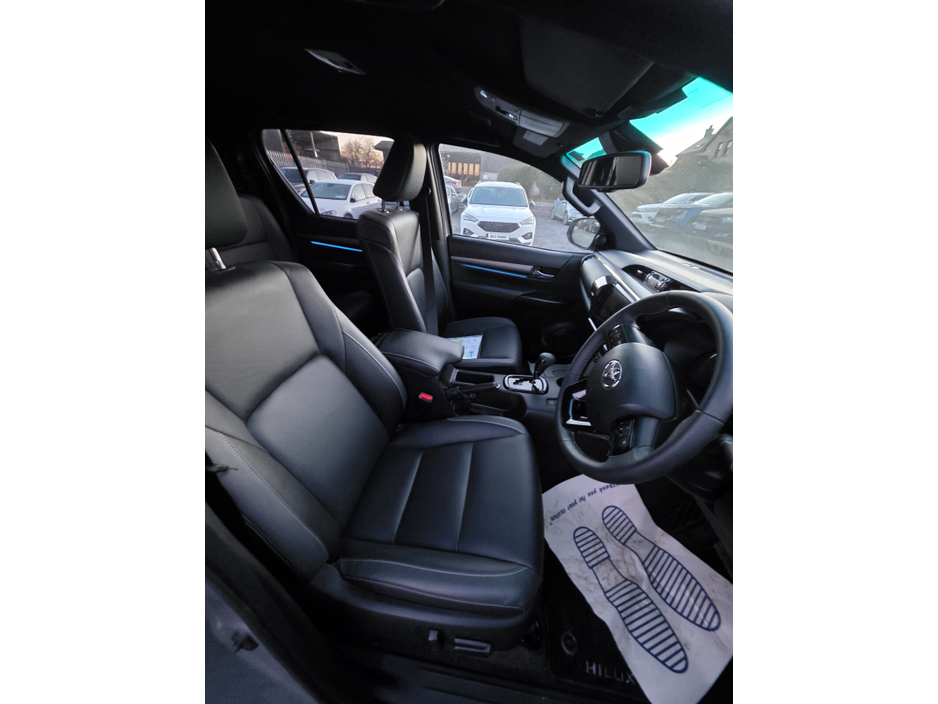 2023 Toyota Hilux - image 8