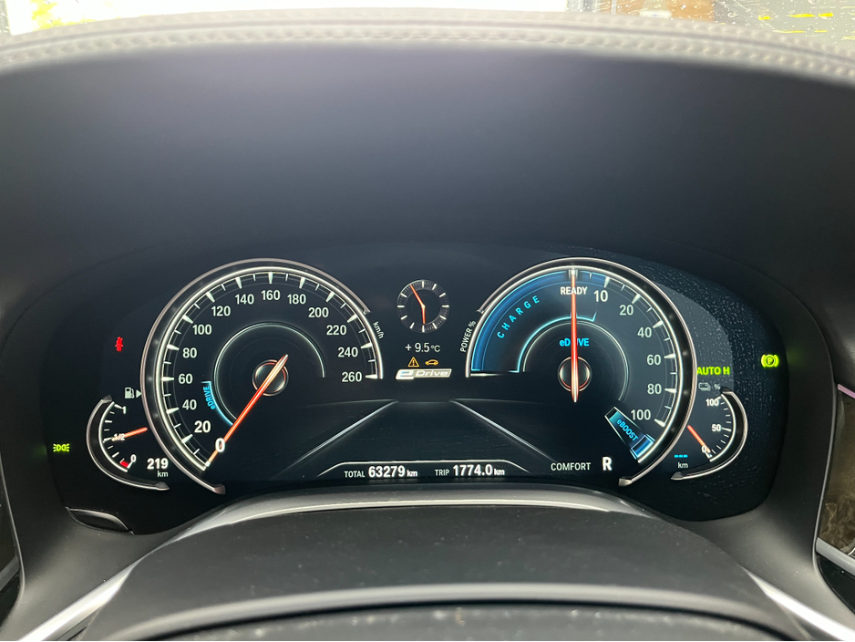 2017 BMW 7 Series - image 28