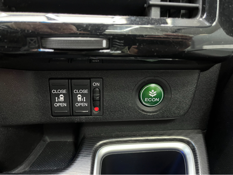 2021 Honda Stepwagon - image 14