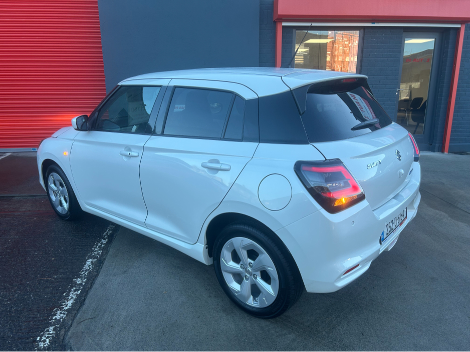 2025 Suzuki Swift 1.2 HYBRID MOTION 5DR ONLY 200KM €21,750