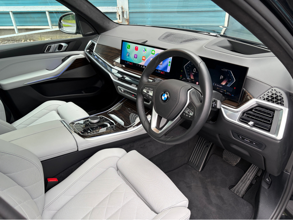 2025 BMW X5 - image 11
