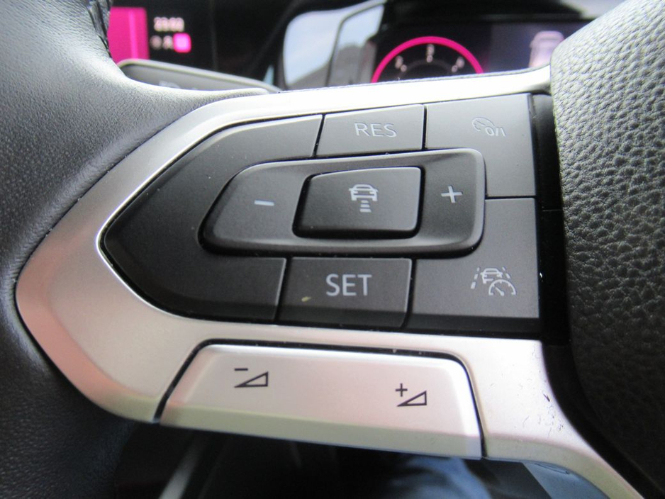 2021 Volkswagen Golf - image 14