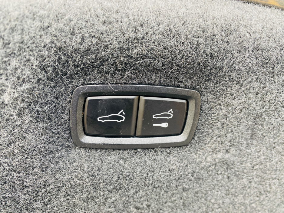 2022 Audi e-tron - image 25