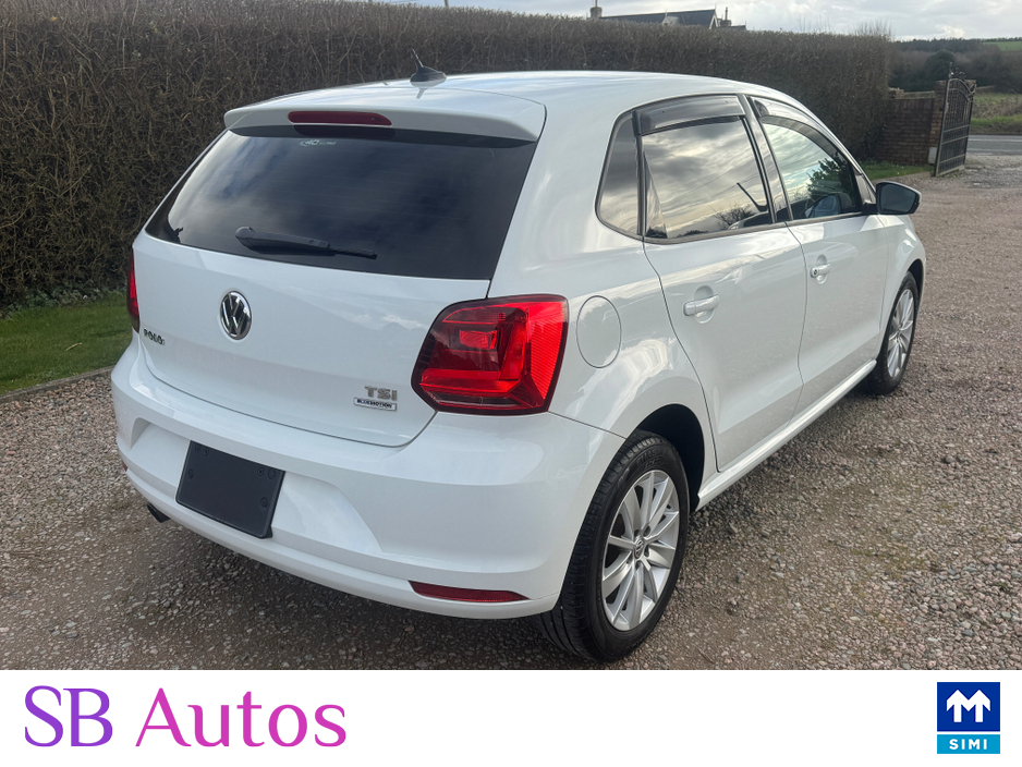 2015 Volkswagen Polo - image 4