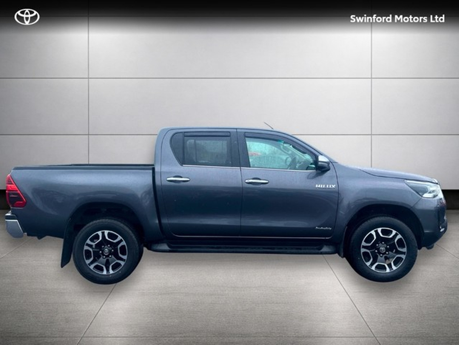 2021 Toyota Hilux - image 3