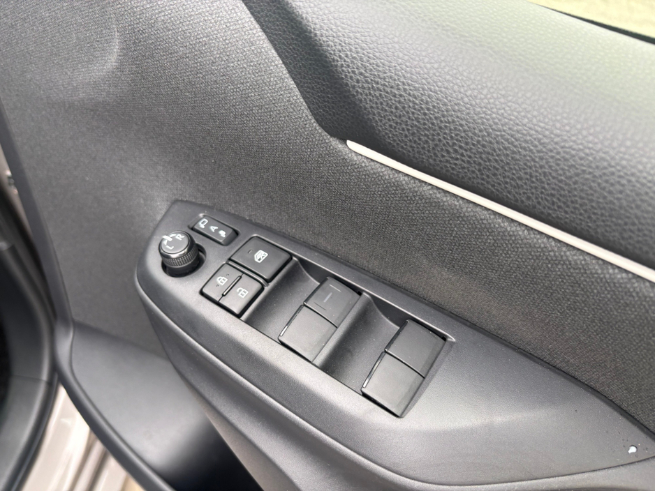 2020 Toyota Yaris - image 8