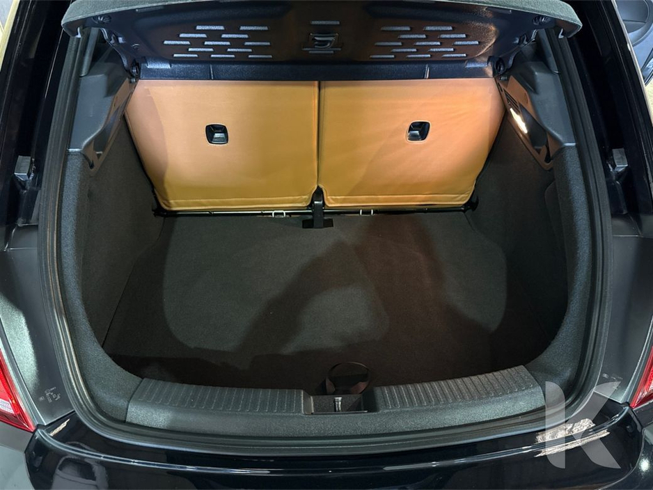 2019 Volkswagen Beetle - image 10
