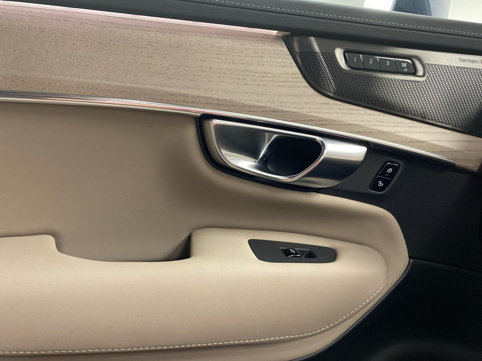 2026 Volvo XC90 - image 15
