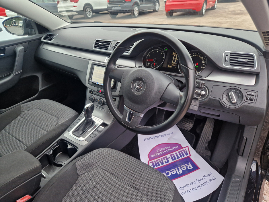 2013 Volkswagen Passat - image 16