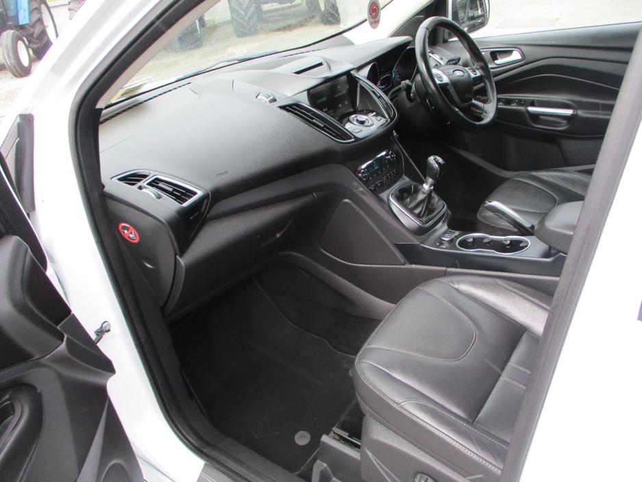 2016 Ford Kuga - image 6