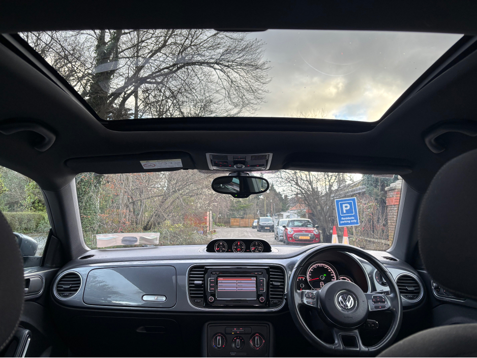 2015 Volkswagen Beetle - image 10