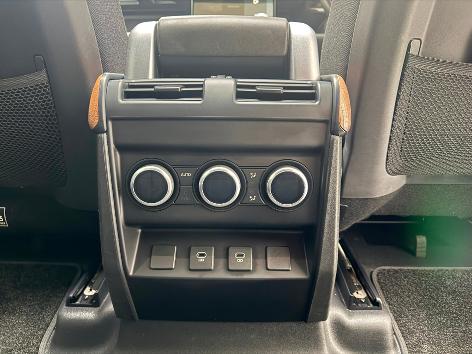 2023 Land Rover Defender X P400E FLAGSHIP MODEL €87,990