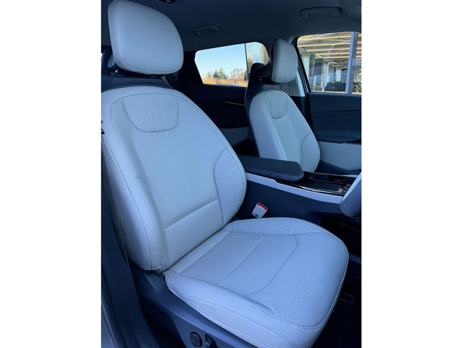 2025 Kia EV6 - image 8
