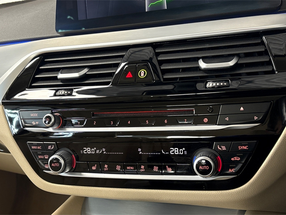 2017 BMW 5 Series SE**MULTIFUNCTIONAL STEERING WHEEL**TOUCH SCREEN MEDIA DISPLAY**PARKING SENSORS**DRIVE MODES**BLUETOOTH**KEYLESS START**FRONT HEATED SEATS**CREAM LEATHER INTERIOR**AMBIENT LIGHTING** €21,995