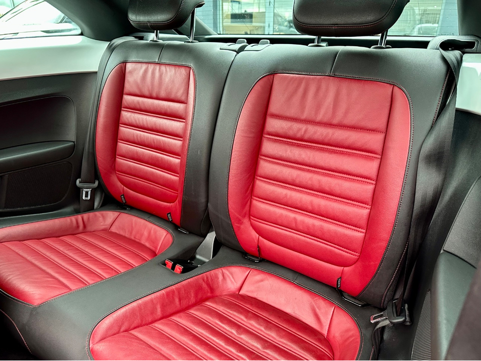 2016 Volkswagen Beetle - image 14