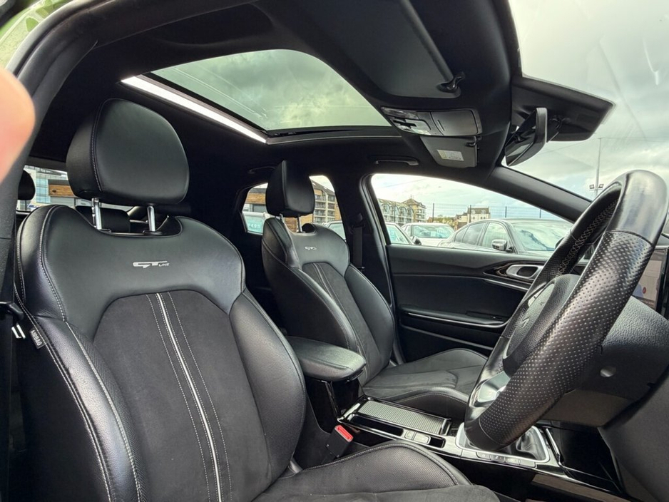 2023 Kia XCeed - image 11