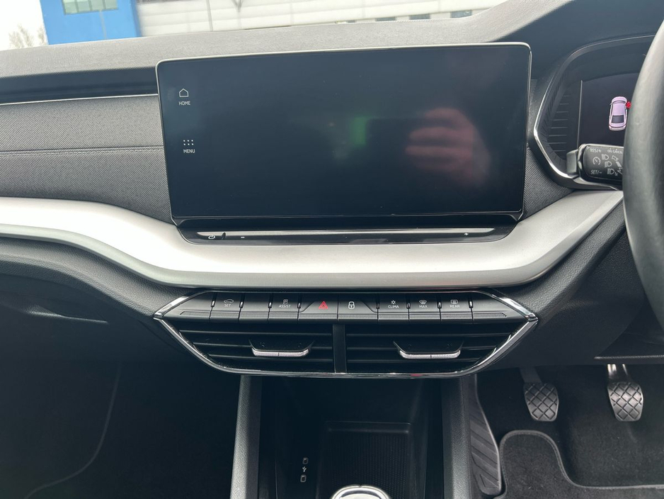 2023 Skoda Octavia - image 8