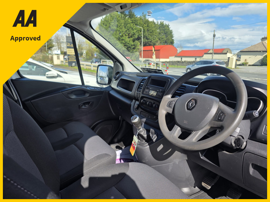 2021 Renault Trafic - image 10