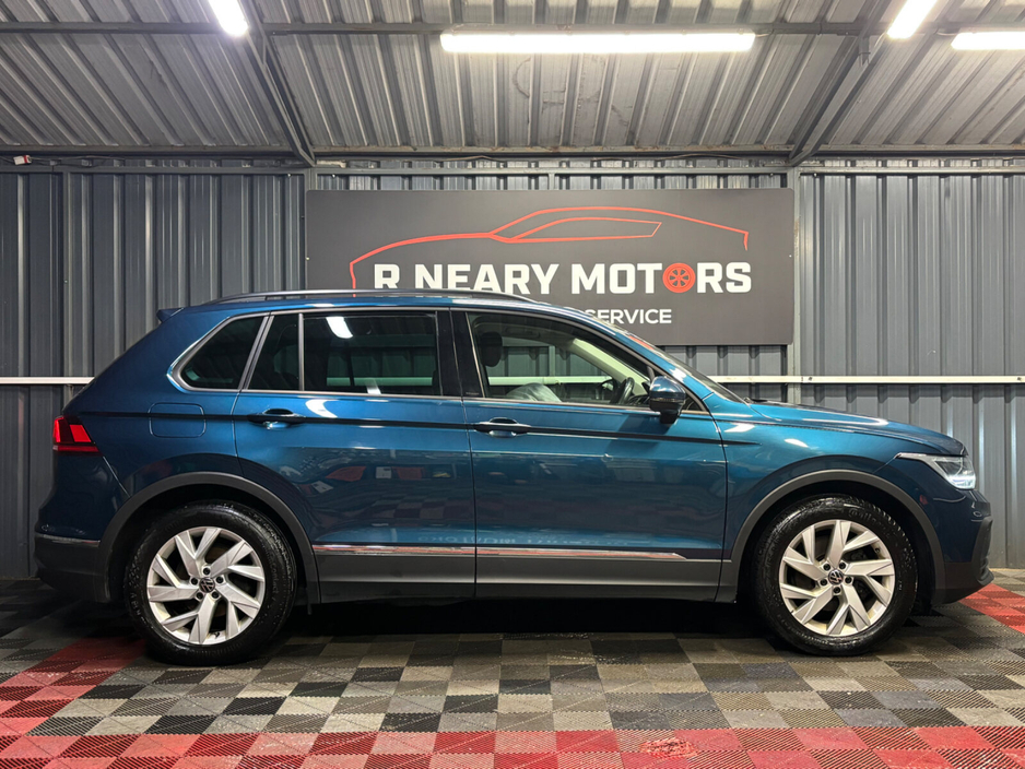 2022 Volkswagen Tiguan - image 4