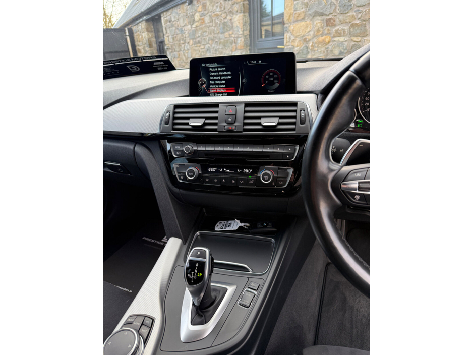 2017 BMW 3 Series - image 13