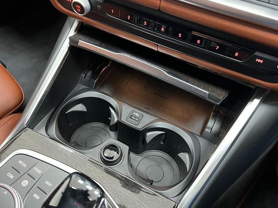 2021 BMW 3 Series - image 35