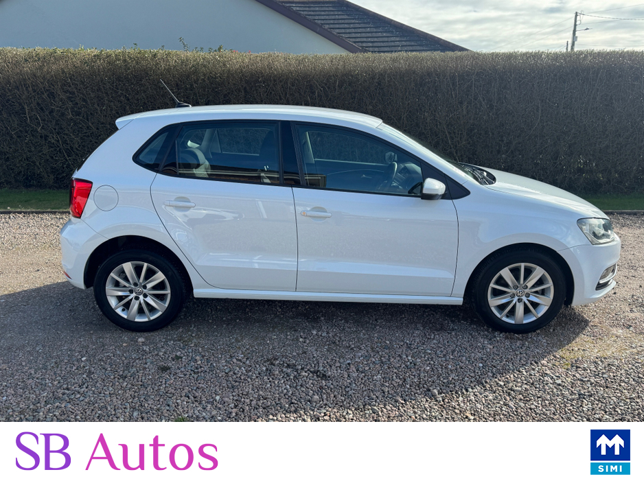 2015 Volkswagen Polo - image 4