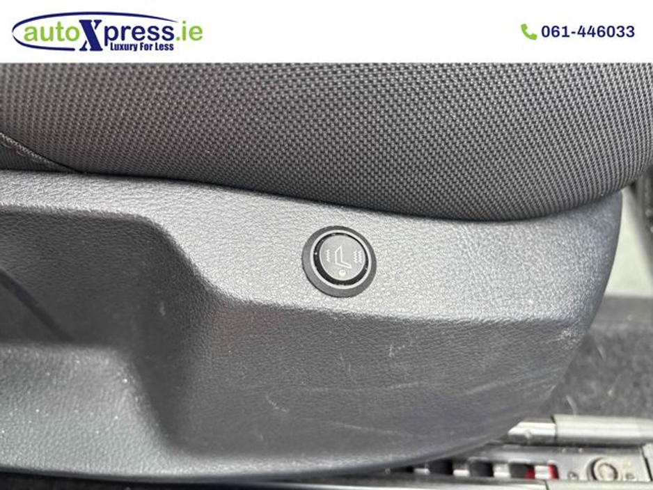 2019 Volkswagen Golf - image 4