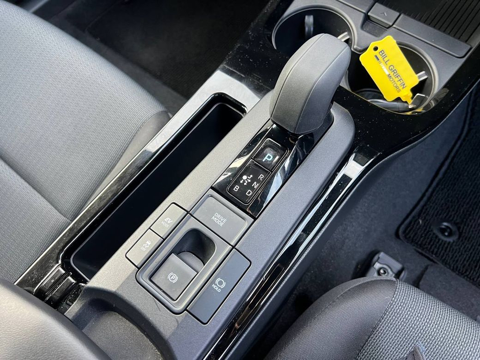 2024 Toyota Prius 1.8 HYBRID // LIKE NEW 3, 000 KM // DIGITAL CLUSTER // ADAPTIVE CRUISE CONTROL €29,950