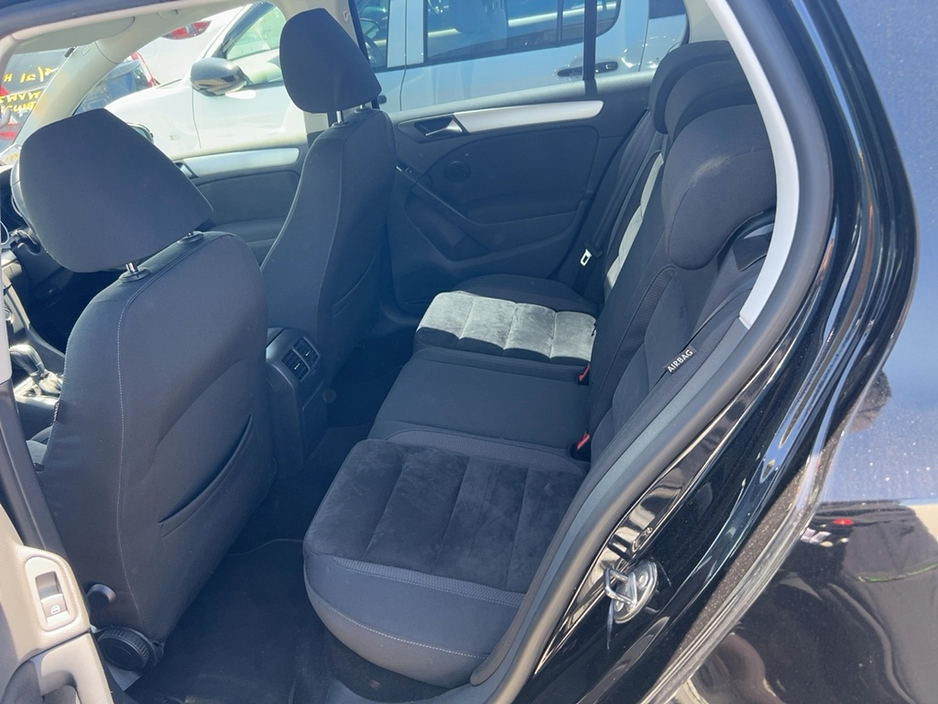 2011 Volkswagen Golf - image 5