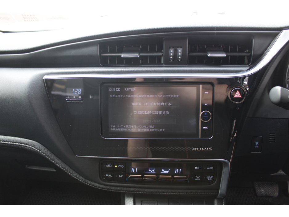 2017 Toyota Auris - image 13