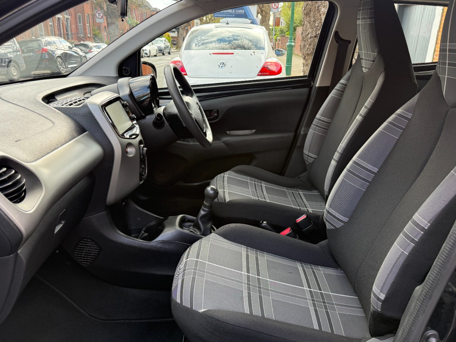 2017 Peugeot 108 - image 10