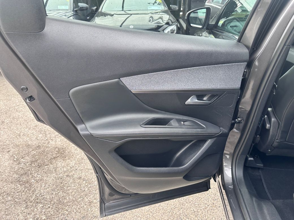 2019 Peugeot 3008 - image 19