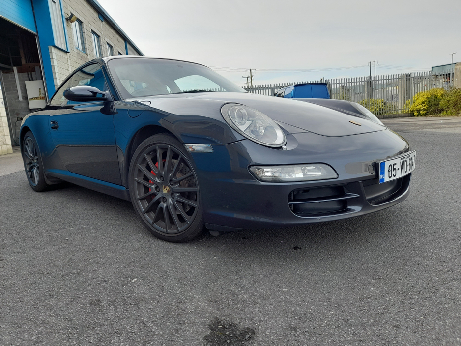 2005 Porsche 911 - image 9