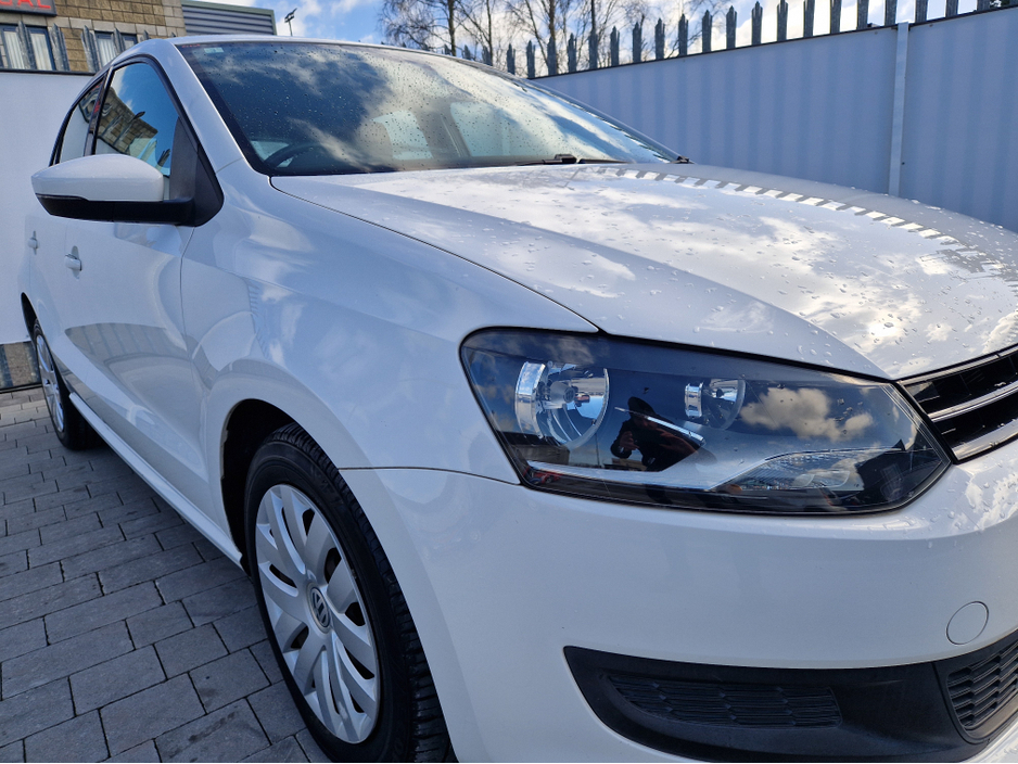 2013 Volkswagen Polo - image 2