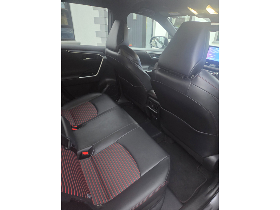 2023 Toyota Rav4 - image 15