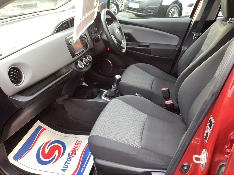 2015 Toyota Yaris - image 14