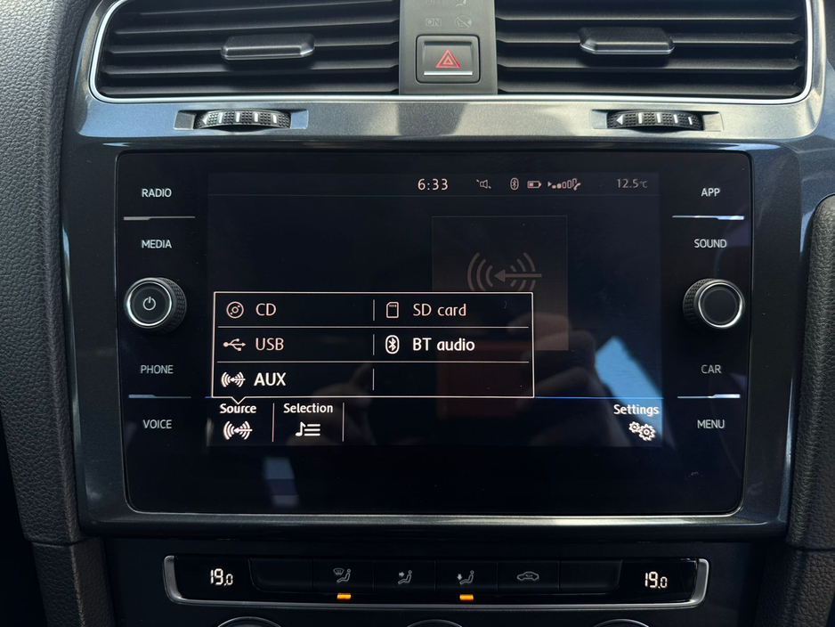 2017 Volkswagen Golf - image 29