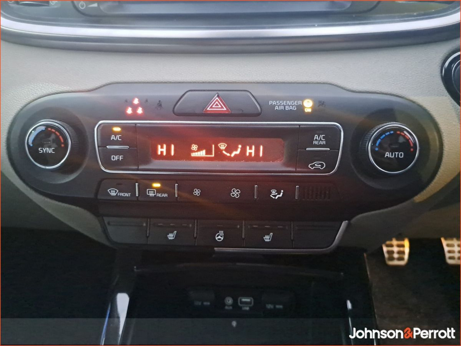 2019 Kia Sorento - image 16