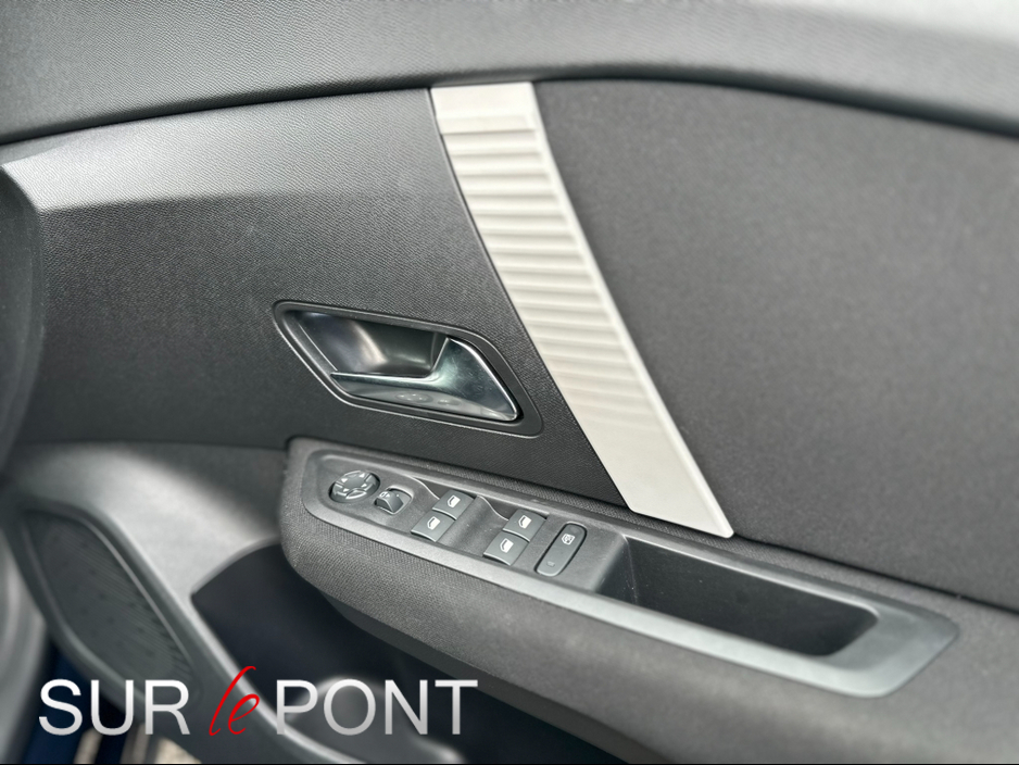 2025 Citroen C4X - image 17