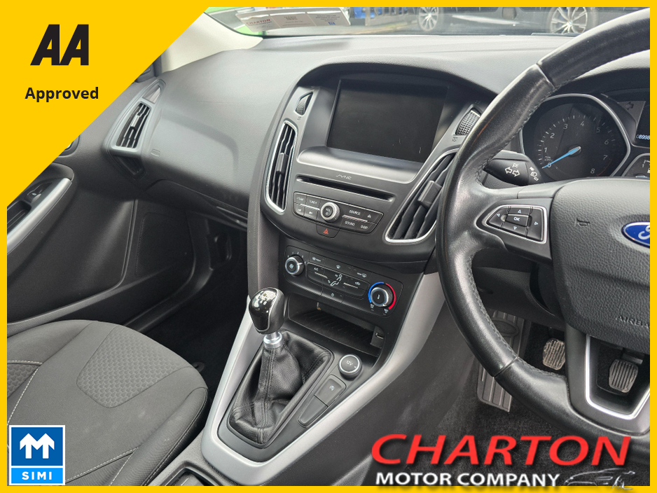 2016 Ford Focus - image 15