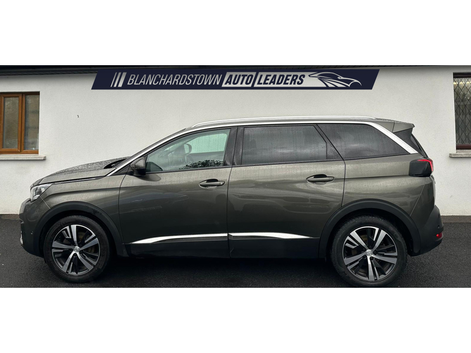 2019 Peugeot 5008 - image 2
