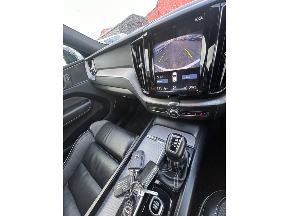 2020 Volvo XC60 - image 5