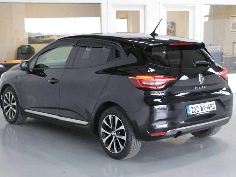 2020 Renault Clio - image 8