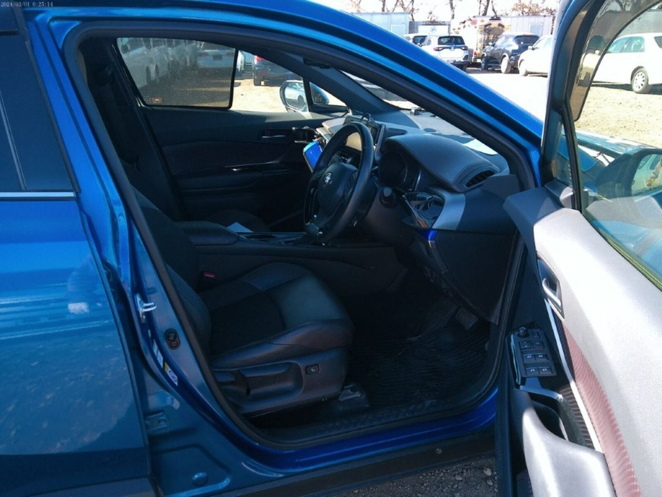 2017 Toyota C-HR - image 9