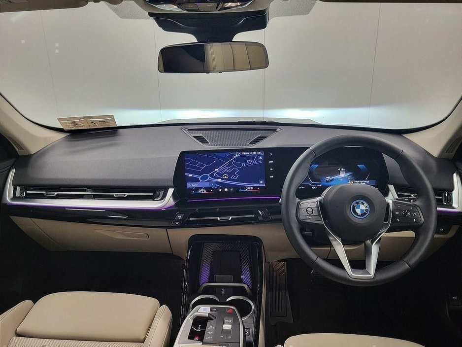 2025 BMW iX1 - image 4