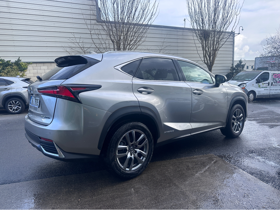 2018 Lexus NX 300 h - image 5
